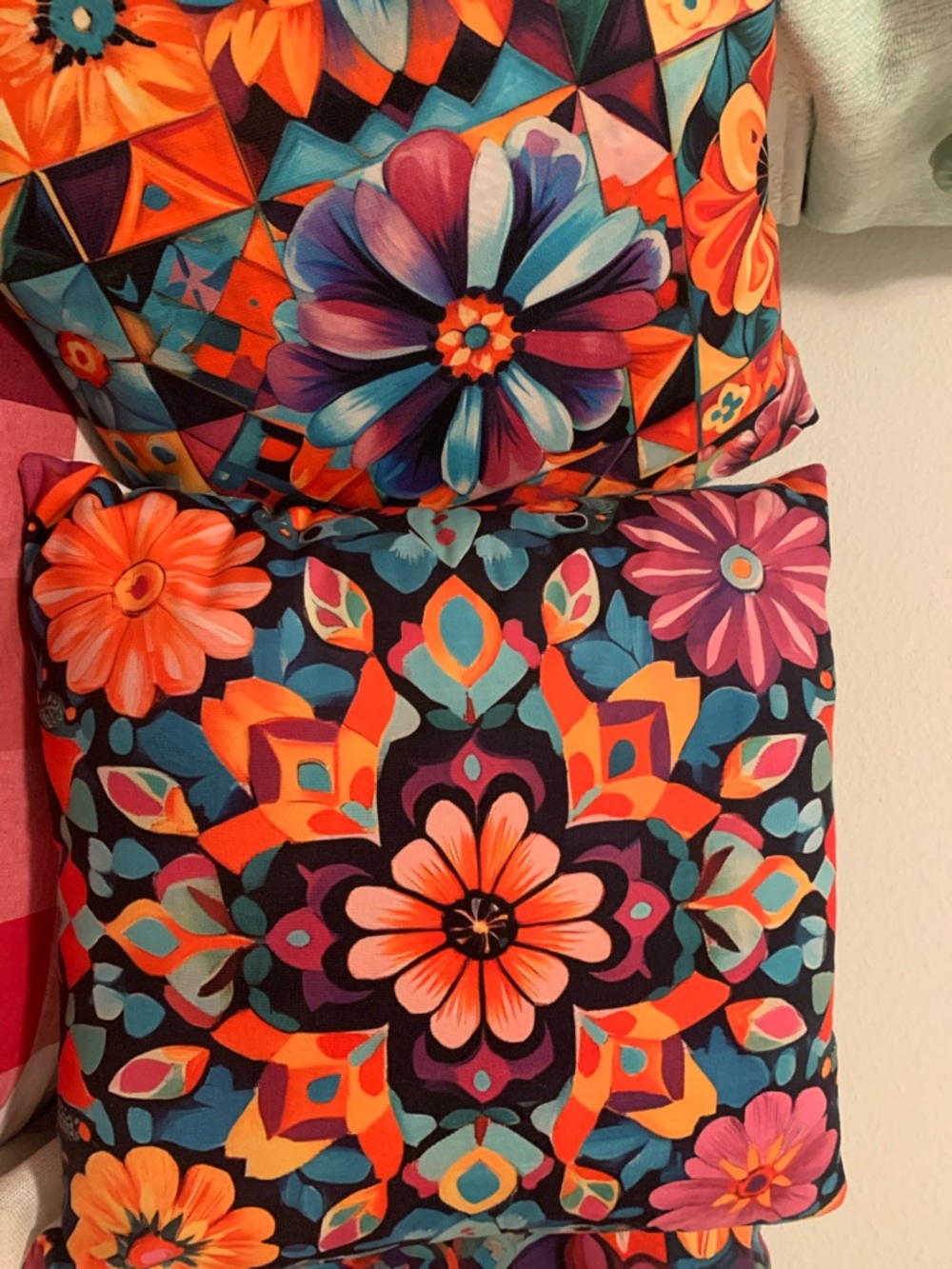 4 Vibrant pillows (20")
